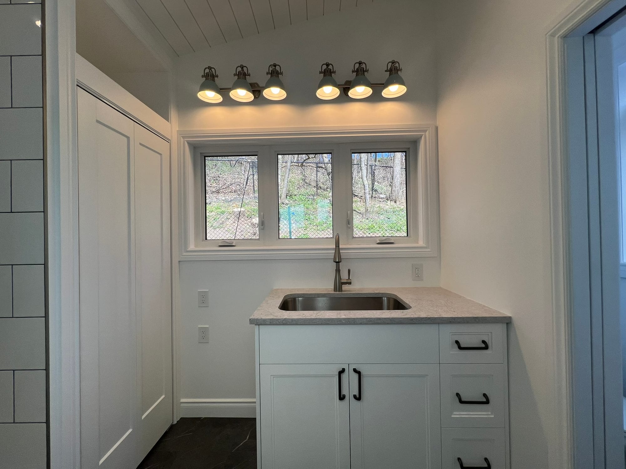 Laundry sink and storage inside the St. Jacobs studio